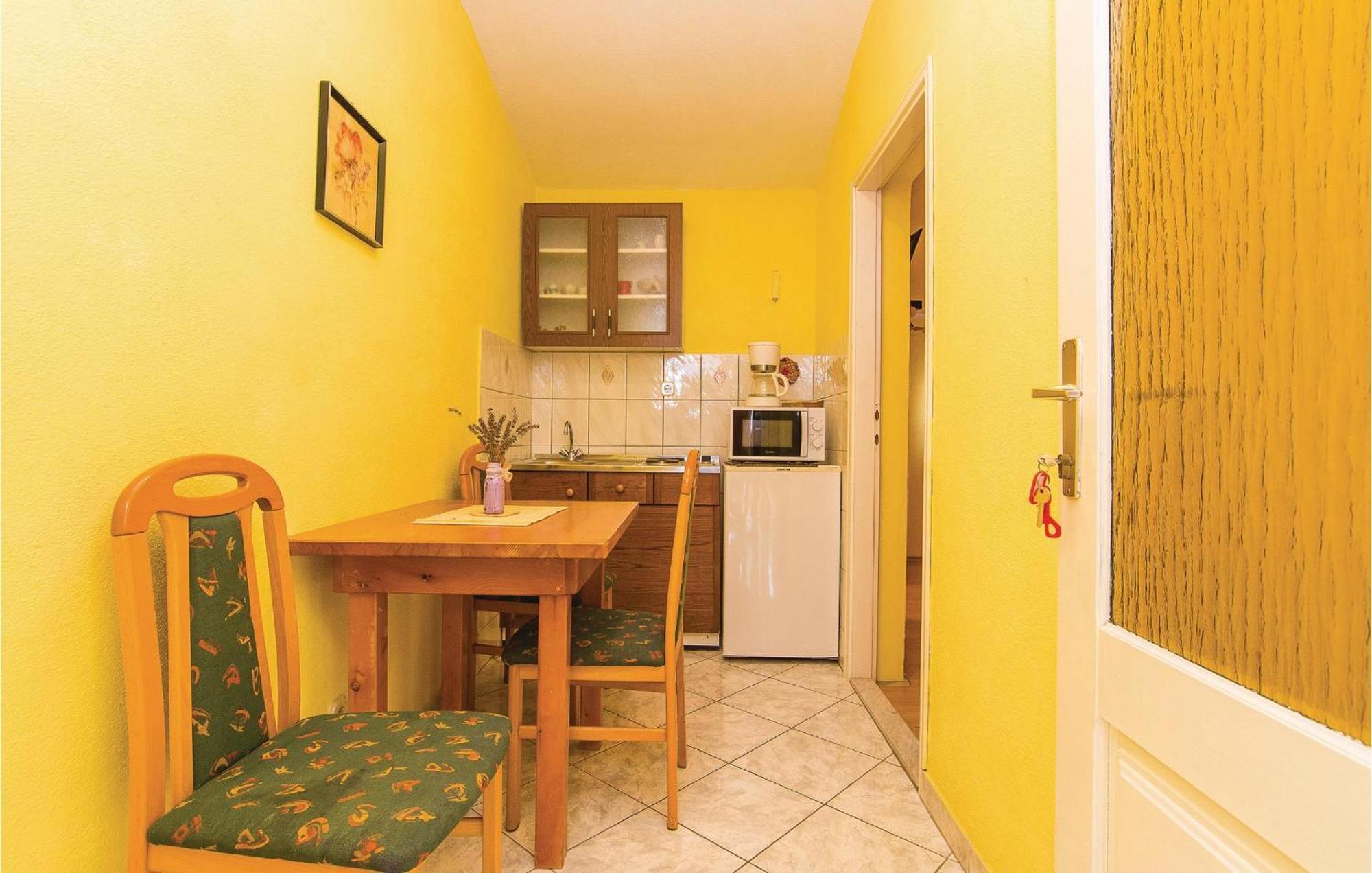 Pet Friendly Apartment In Pakostane With Kitchen Eksteriør bilde